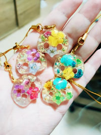 Image 2 of (PRE-ORDER) FFXIV Amaurotine Floral Mask Resin Keychain/Necklace