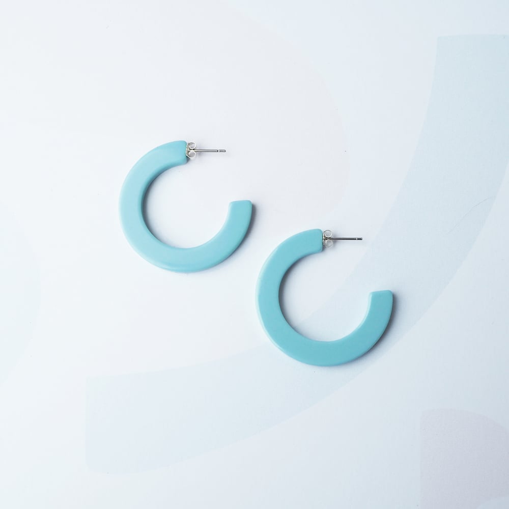 Image of Lux Midi Hoop Earrings
