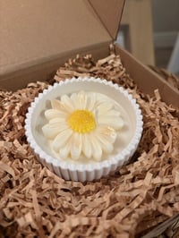 Image 1 of The Daisy candle