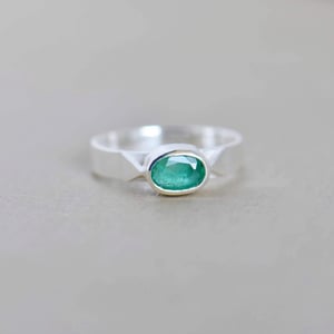 Image of Colombia Emerald oval cut flat band silver ring