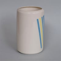 Image 2 of Large porcelain grid vase 2
