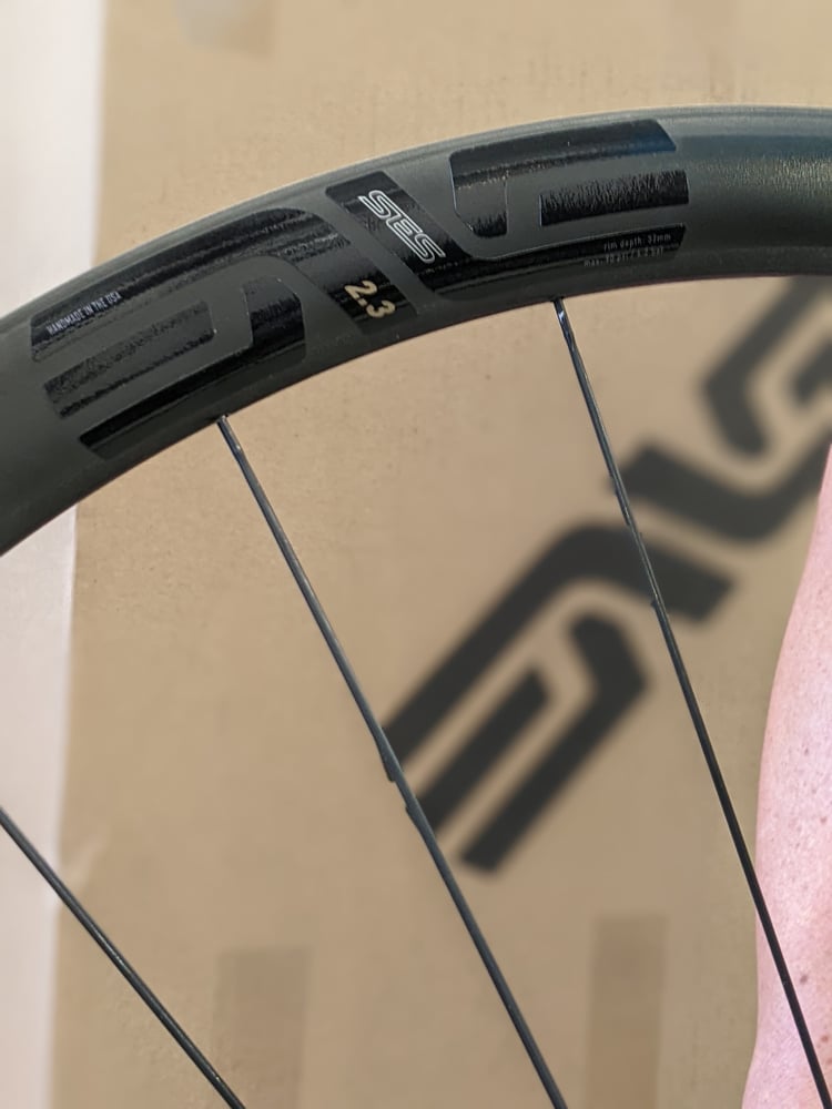 Image of ENVE SES 2.3 carbon disc wheelset
