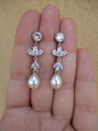 Image 4 of Kate Middleton Duchess of Cambridge Inspired Replikate Faux Pearl Drop Earrings
