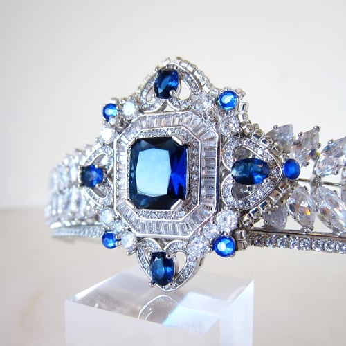 Image of Blue Belladonna crown