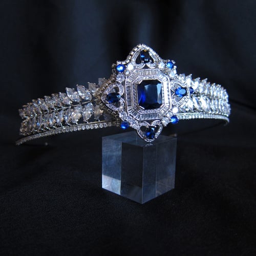 Image of Blue Belladonna crown 