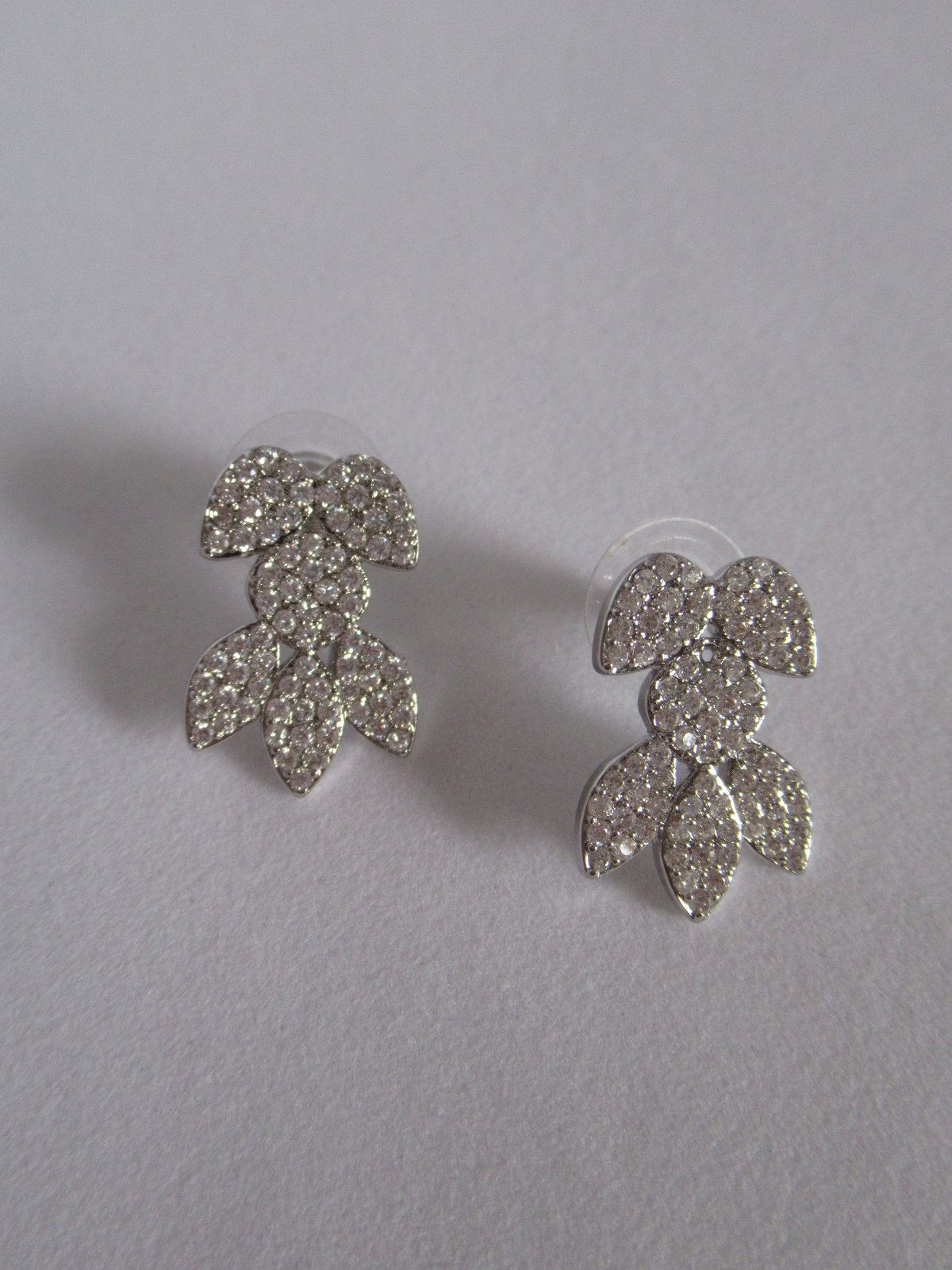 meghan markle flower earrings