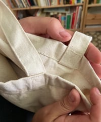 Image 2 of Bolsa "Salto lectora"