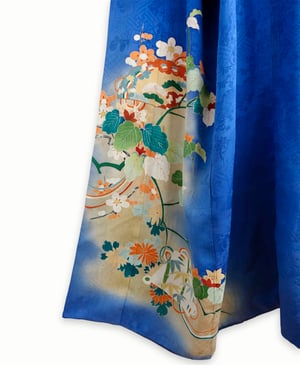 Image of Blå silke kimono med blomstertegninger