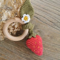 Image 2 of Patron Mon anneau de dentition fraise