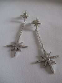 Image 1 of Kate Middleton Duchess of Cambridge Inspired Replikate Star Snowflake Long Drop Party Earrings 