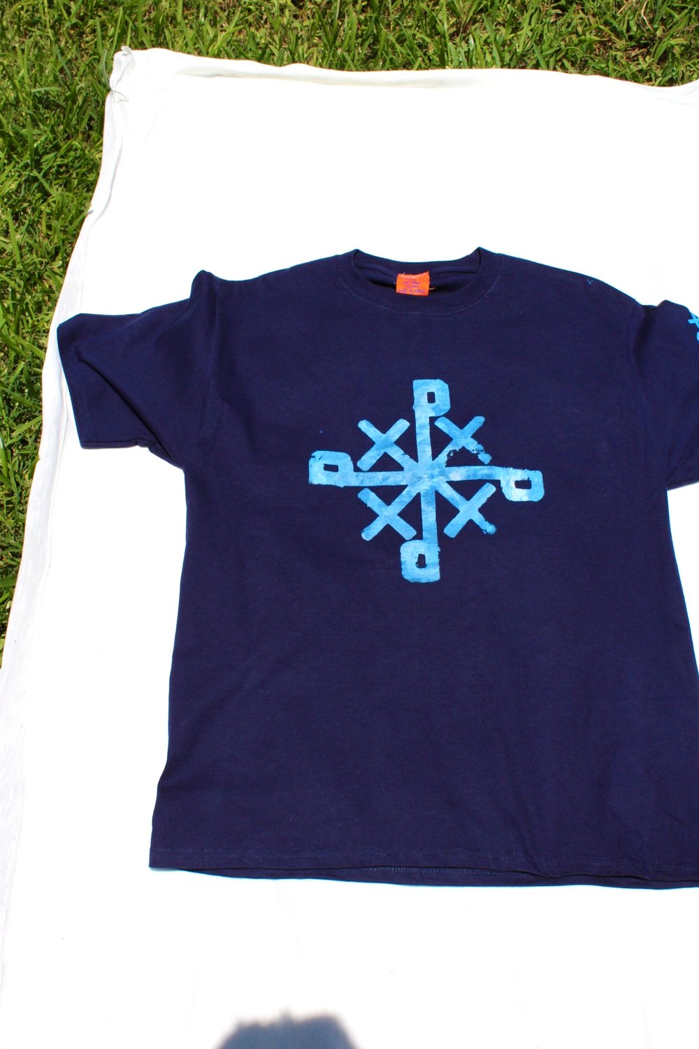 cooling effect tee in navy blue
