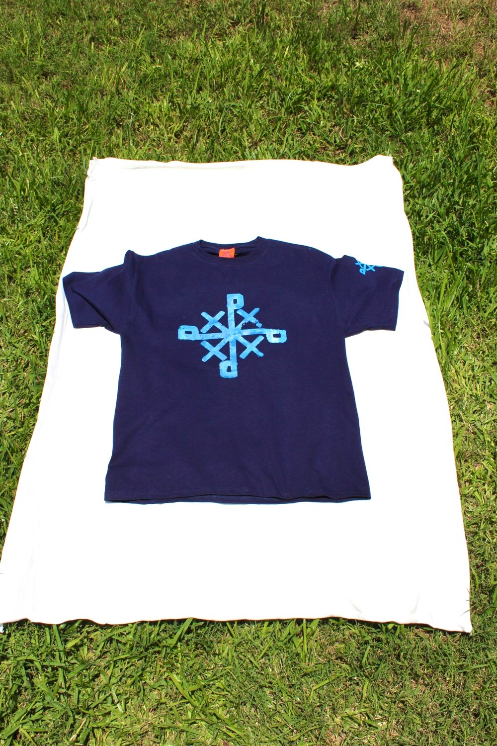 cooling effect tee in navy blue