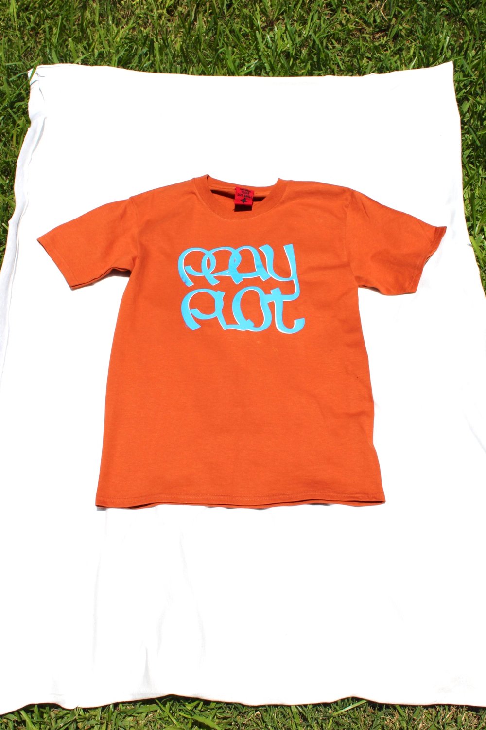 sign here tee in orange 
