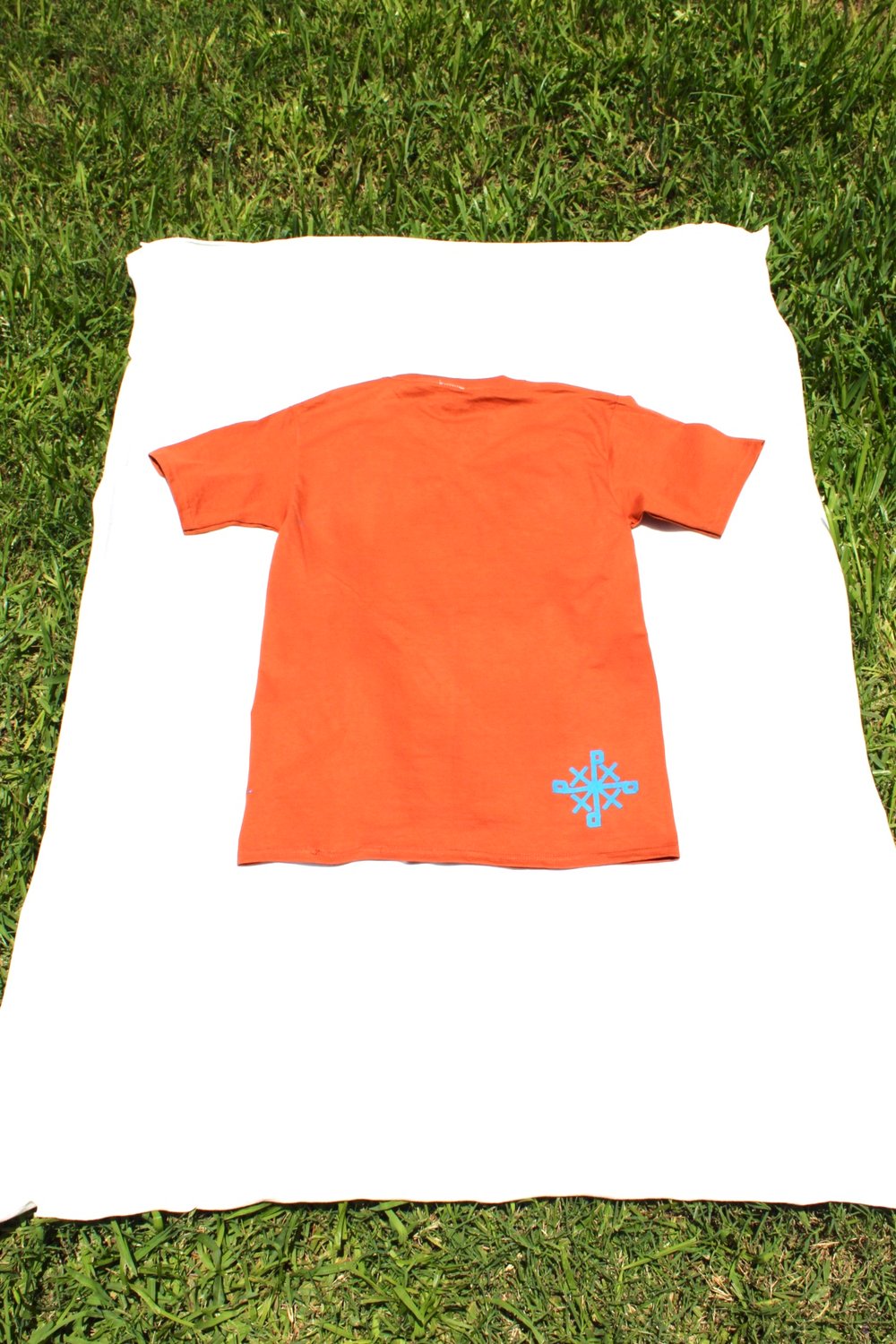 sign here tee in orange
