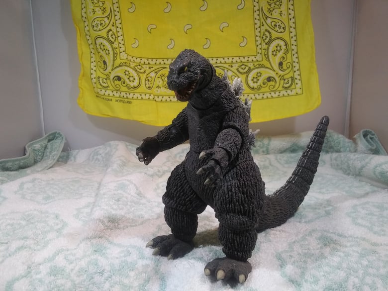 Image of NECA Godzilla 1962 figure w/box