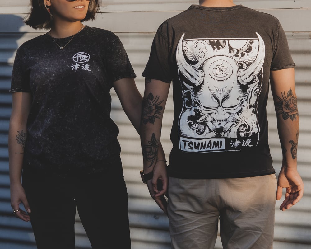 Image of TSUNAMI TEE