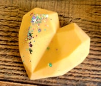 Image 5 of Geo Heart Wax Melts: Strong-smelling wax melts