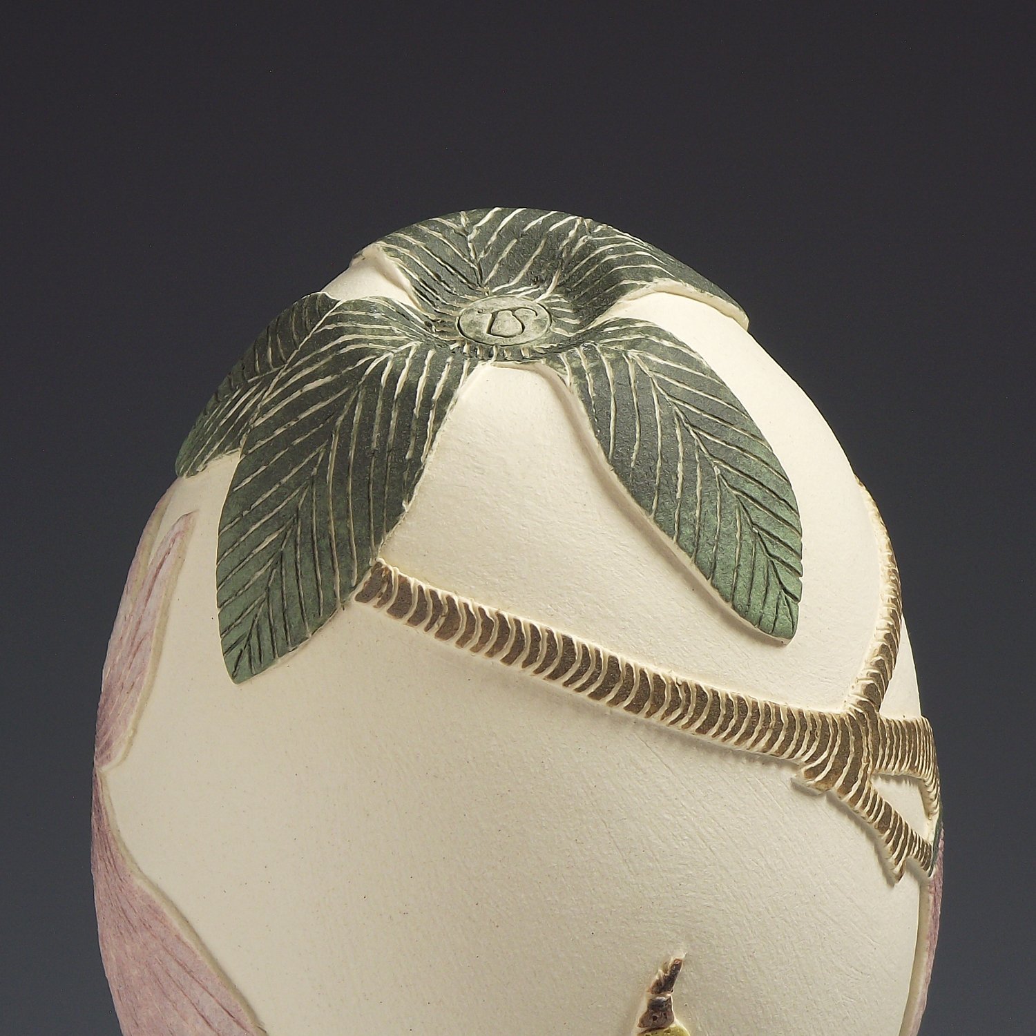 Image of Bee & Magnolia sgraffito vessel  