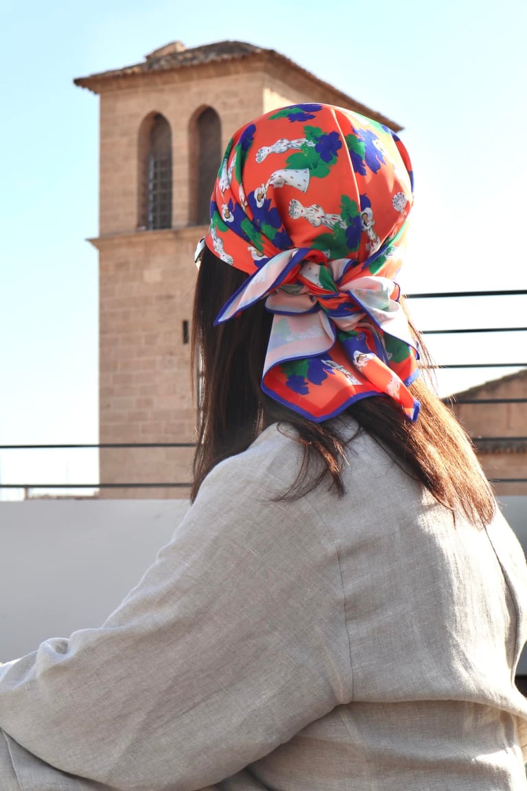 Mallorca Faceless doll Scarf Image 3