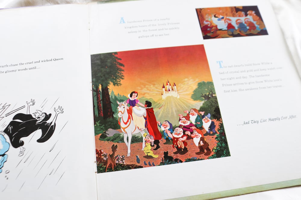 Image of Vintage Walt Disney's Snow White and the Seven Dwarfs Record with Book (1969)