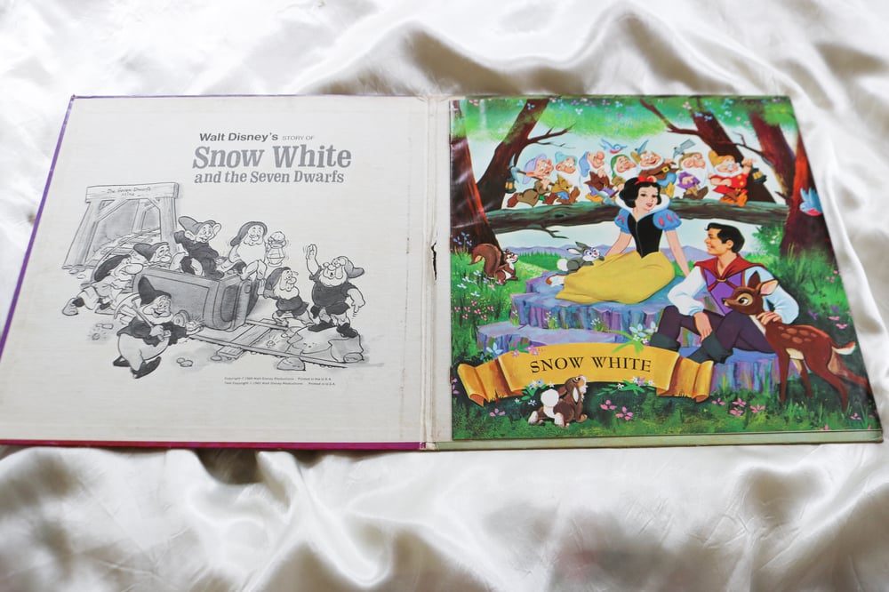 Image of Vintage Walt Disney's Snow White and the Seven Dwarfs Record with Book (1969)