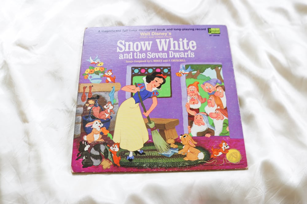 Image of Vintage Walt Disney's Snow White and the Seven Dwarfs Record with Book (1969)