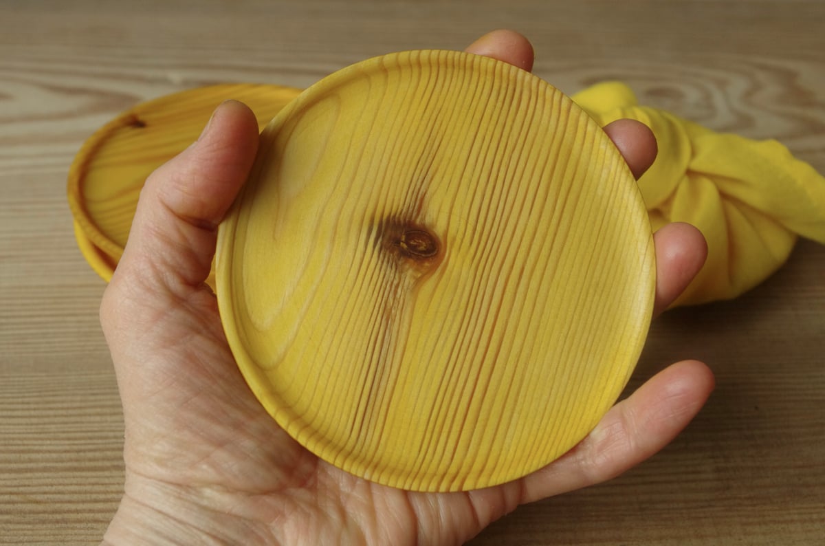 Image of Pine palm plate - turmeric