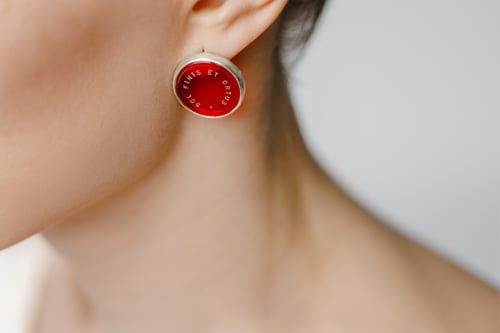 Image of "The Sun illuminates..." silver earrings with red acrylic glass · SOL CUNCTA SUA ·