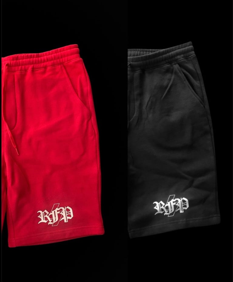 Old E Sweat shorts in Black or Red