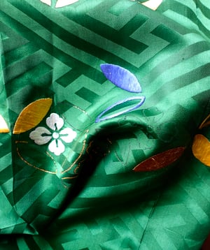 Image of Herre-kimono-bukser - grøn silke med broderede blomster