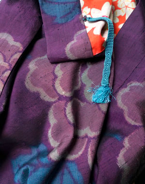 Image of Silke kimono - Blommefarvet med peoner og blå blade