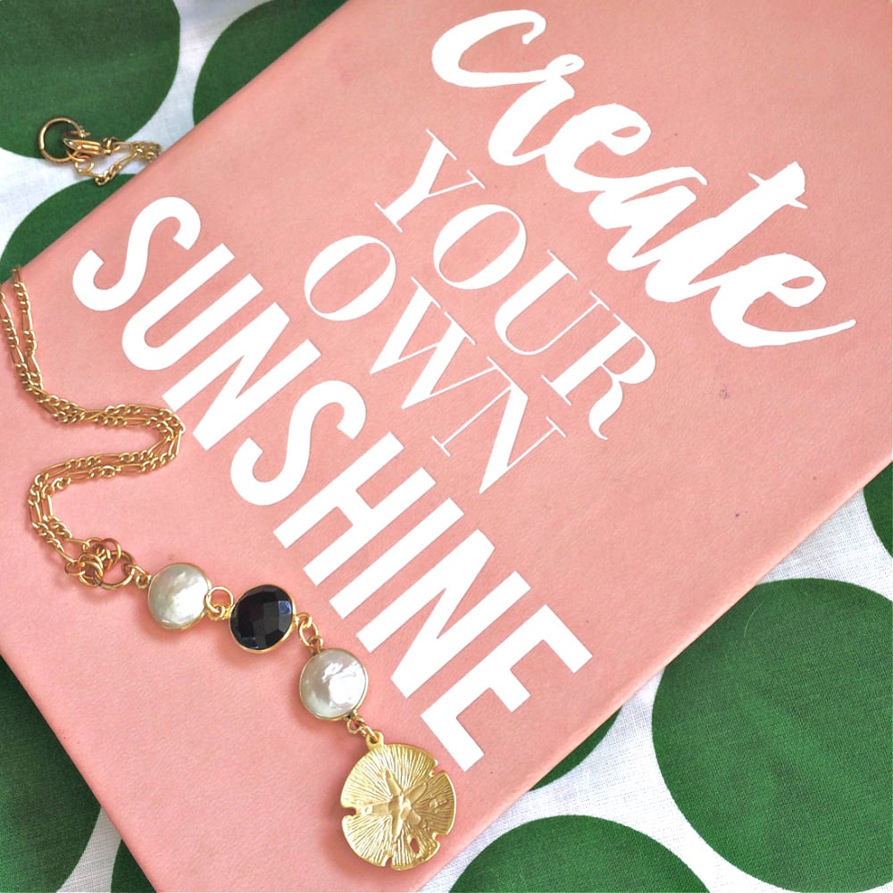 Image of BIANCA ONYX, PEARL & SEASHELL NECKLACE