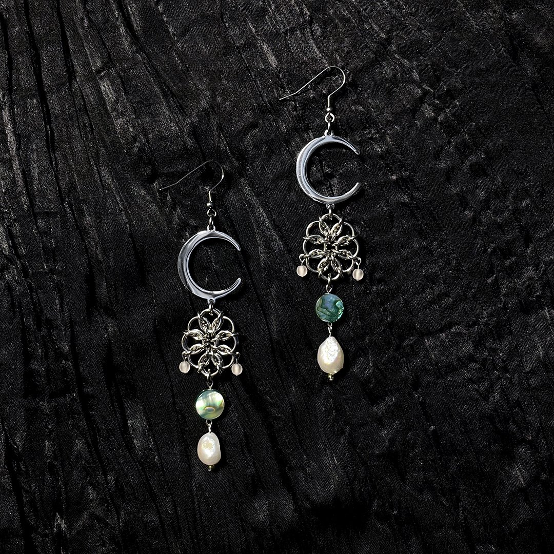 Image of LUNAR PULL earrings