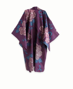 Image of Silke kimono - Blommefarvet med peoner og blå blade