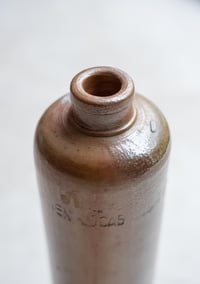 Image 2 of Vase bouteille en terre cuite n°2