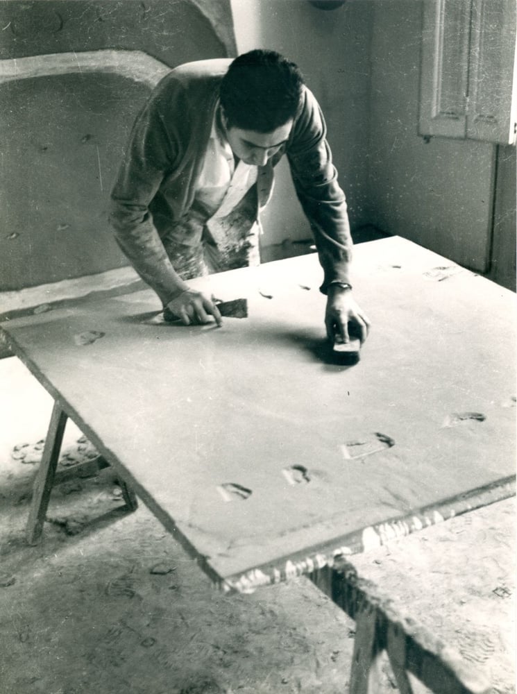 Image of antoni tapies / (feet) / 30/078