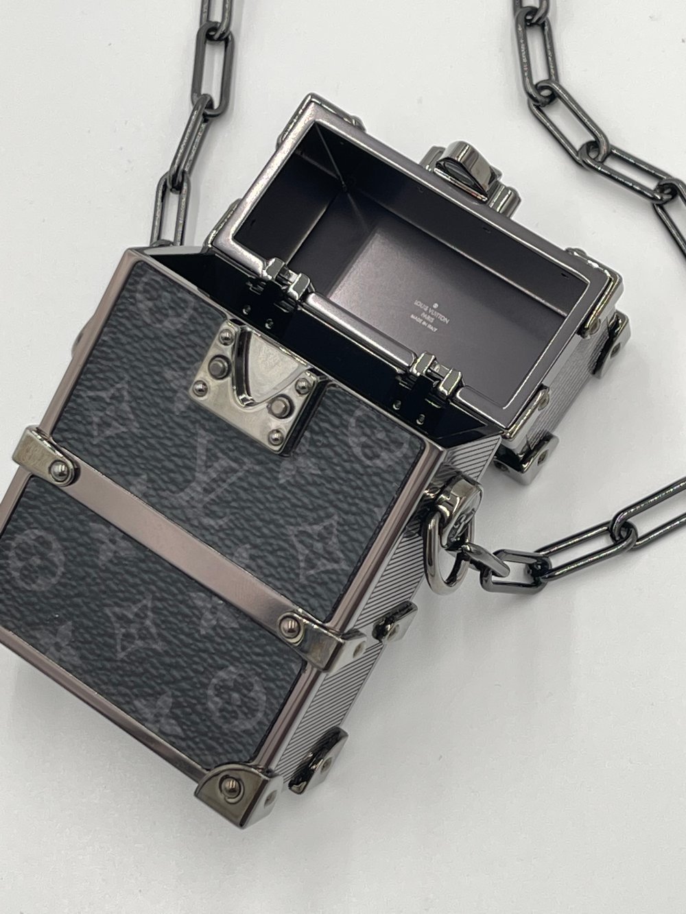 Louis Vuitton Black Monogram Eclipse Earphones Trunk Box Cloth ref