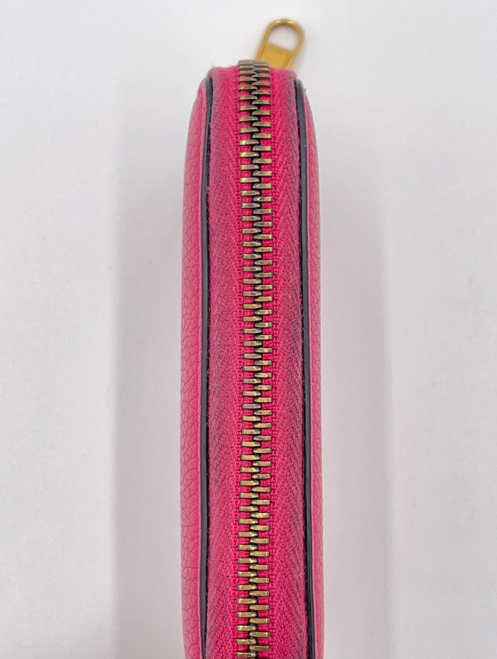Gucci Pink zipper wallet 