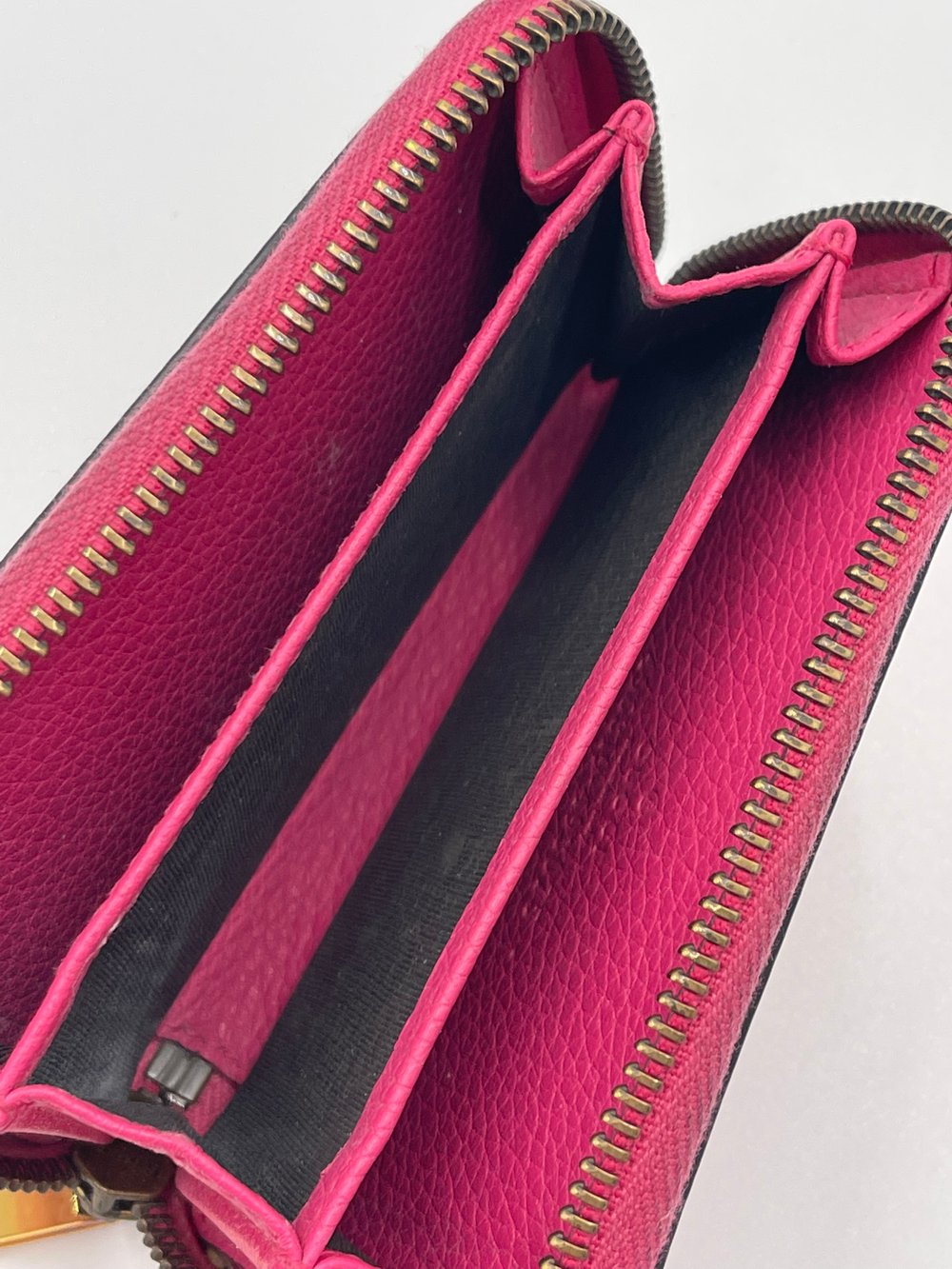 Gucci Pink zipper wallet 