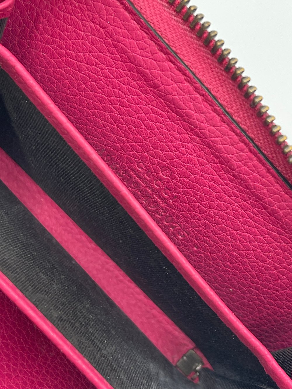 Gucci Pink zipper wallet 