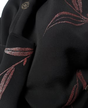 Image of Kort kimono - af sort silke med kobber/sølv bambusblade