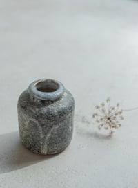 Image 2 of Petit vase en céramique bleu