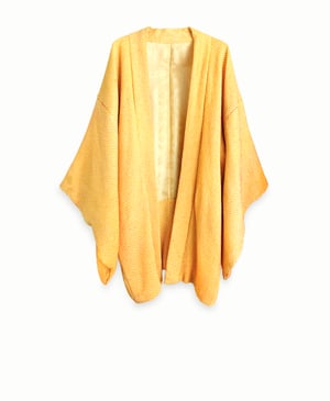 Image of Kort kimono af silke - solgul med prikmønster