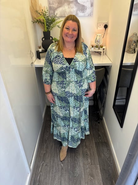 Image of GREEN DITSY V-NECK SHIRRED WAIST MIDI DRESS