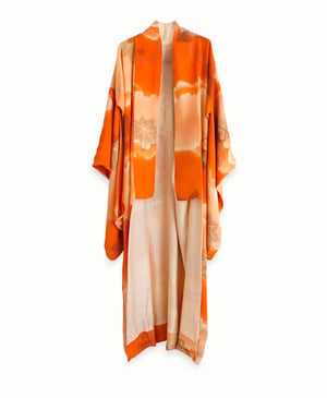 Image of Peach/ orange silke kimono med skyer og guldbroderier /'Too Fairy'