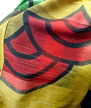 Image of Kort silkekimono (lang) - sennepsgul med viftemønster