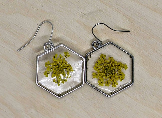 Dried (yellow) flower resin earrings