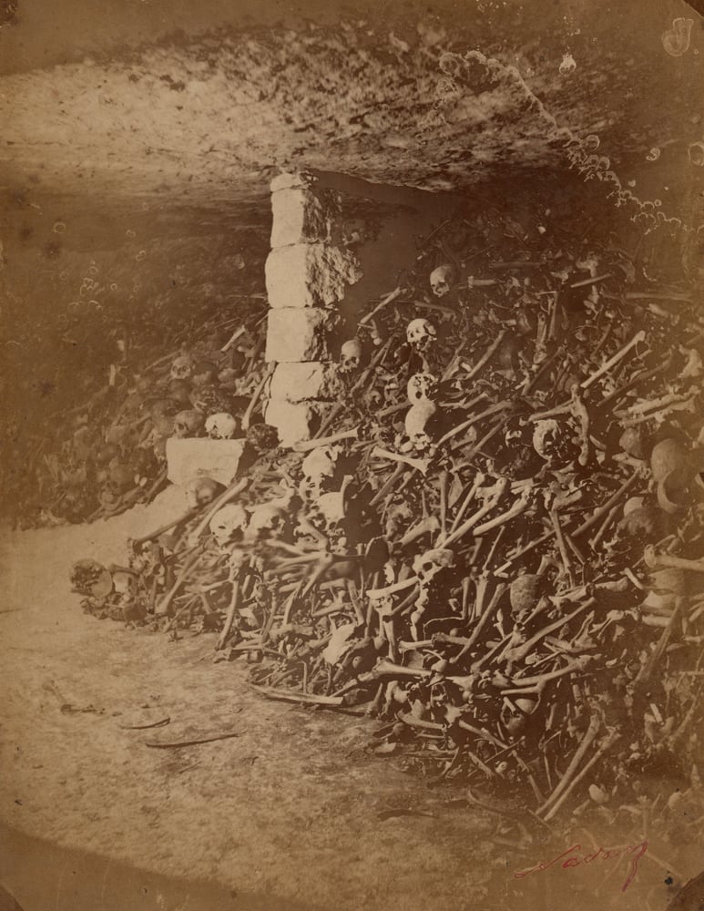 Image of Félix Nadar: catacombs of Paris, "Un Bourrage", ca. 1862
