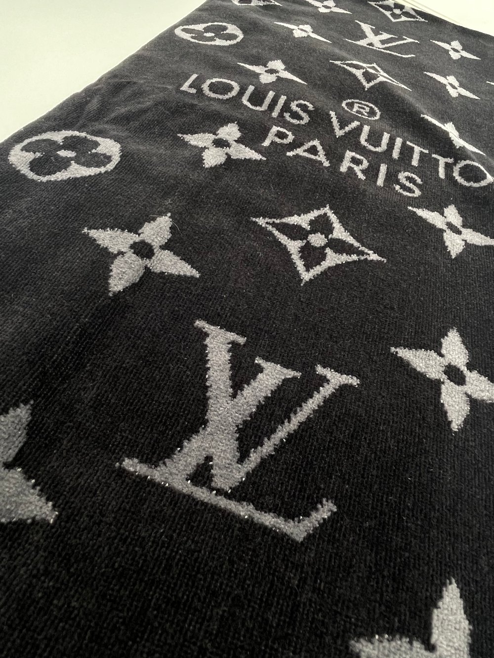 Louis Vuitton Monogram Eclipse Beach Towel (M73417)