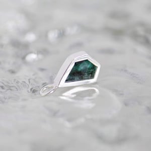 Image of Colombia Emerald faceted cut silver neckace no.2